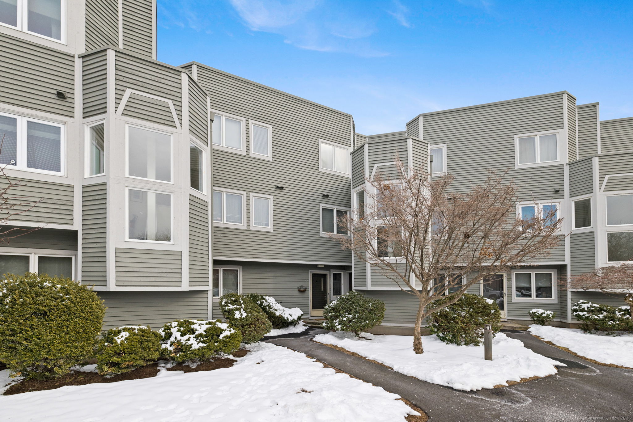 Property for Sale at Whitney Avenue Apt C1, Hamden, Connecticut - Bedrooms: 2 
Bathrooms: 2 
Rooms: 5  - $200,000