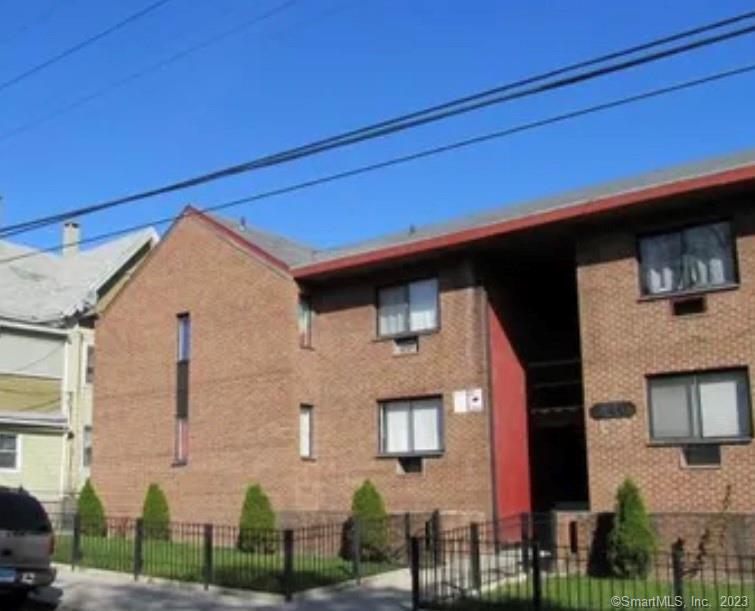 Rental Property at 240 Oak Street, Bridgeport, Connecticut - Bedrooms: 1 
Bathrooms: 1 
Rooms: 3  - $1,600 MO.