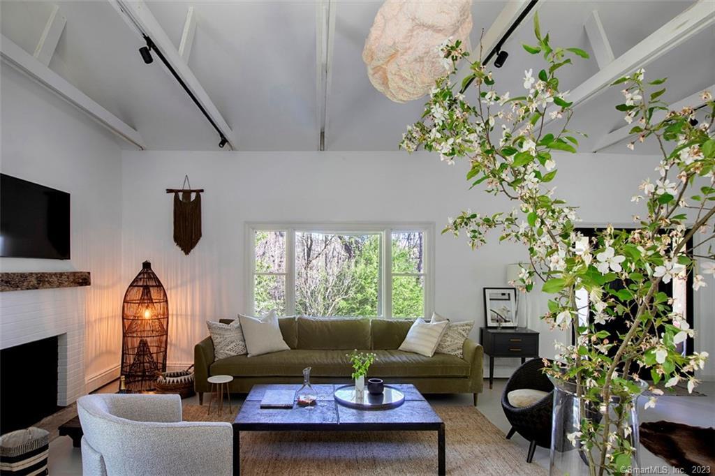 10 Sentry Hill Road