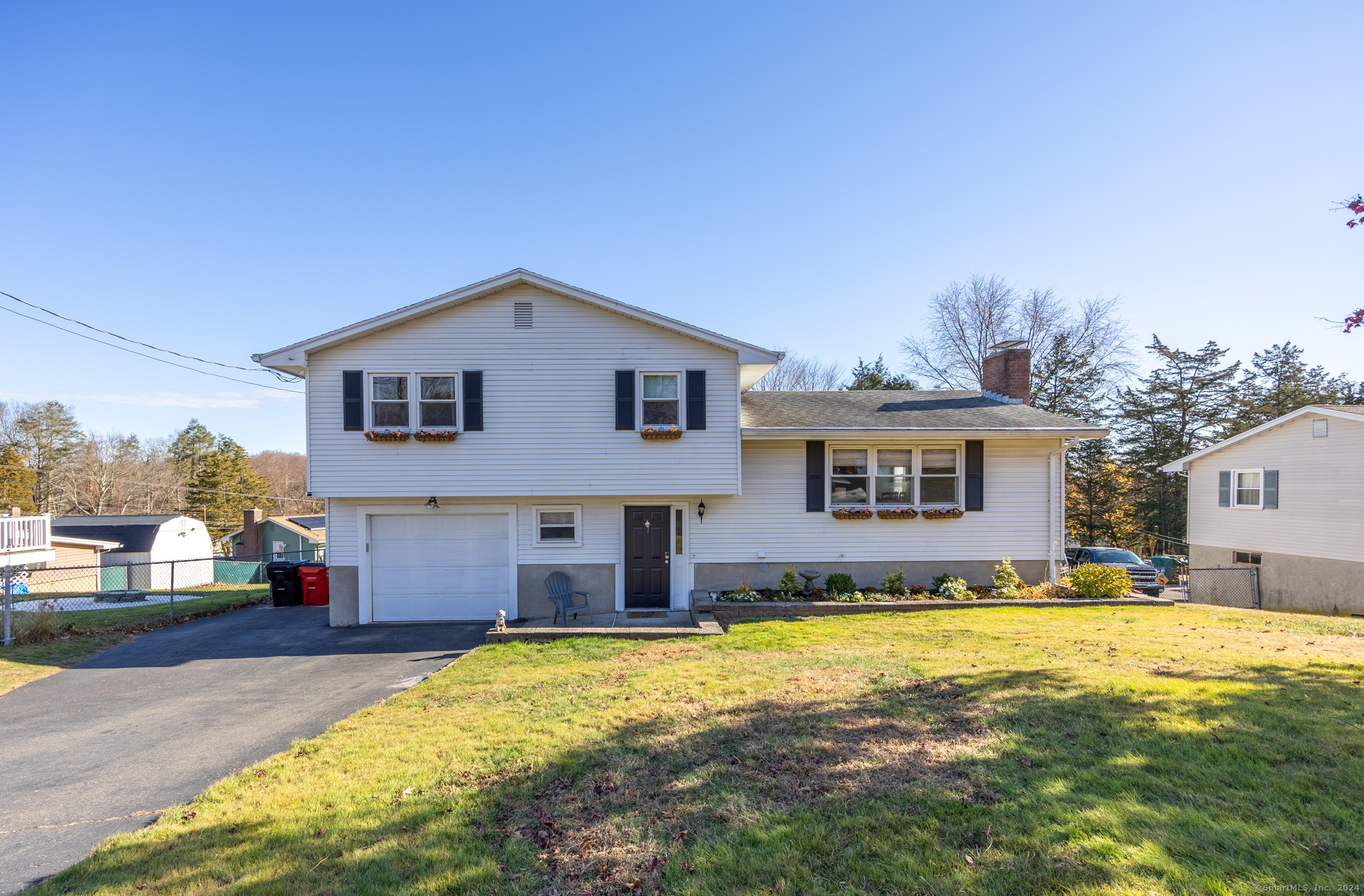 83 Farm Hill Road, Meriden, Connecticut - 3 Bedrooms  
2 Bathrooms  
7 Rooms - 