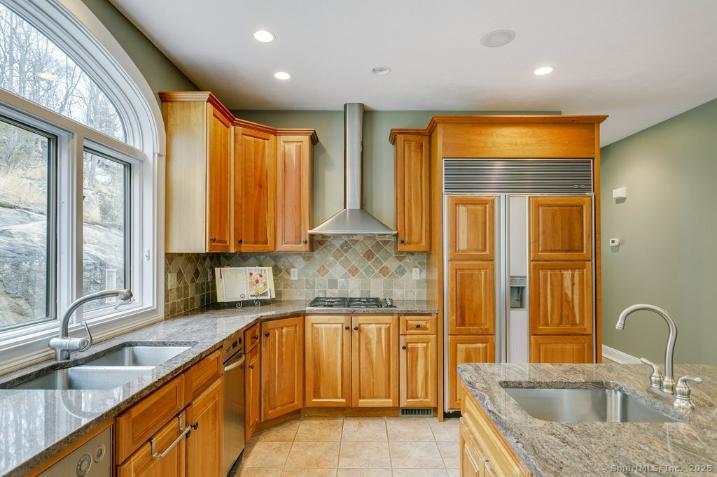 32 Village Drive, East Lyme, Connecticut image 11