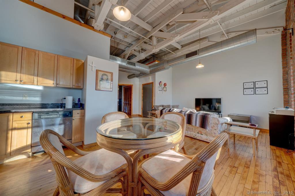 Bridgeport, Connecticut 06604, United States, 2 Bedrooms Bedrooms, ,1 BathroomBathrooms,Residential,Active,156207