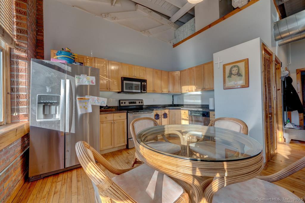 Bridgeport, Connecticut 06604, United States, 2 Bedrooms Bedrooms, ,1 BathroomBathrooms,Residential,Active,156207