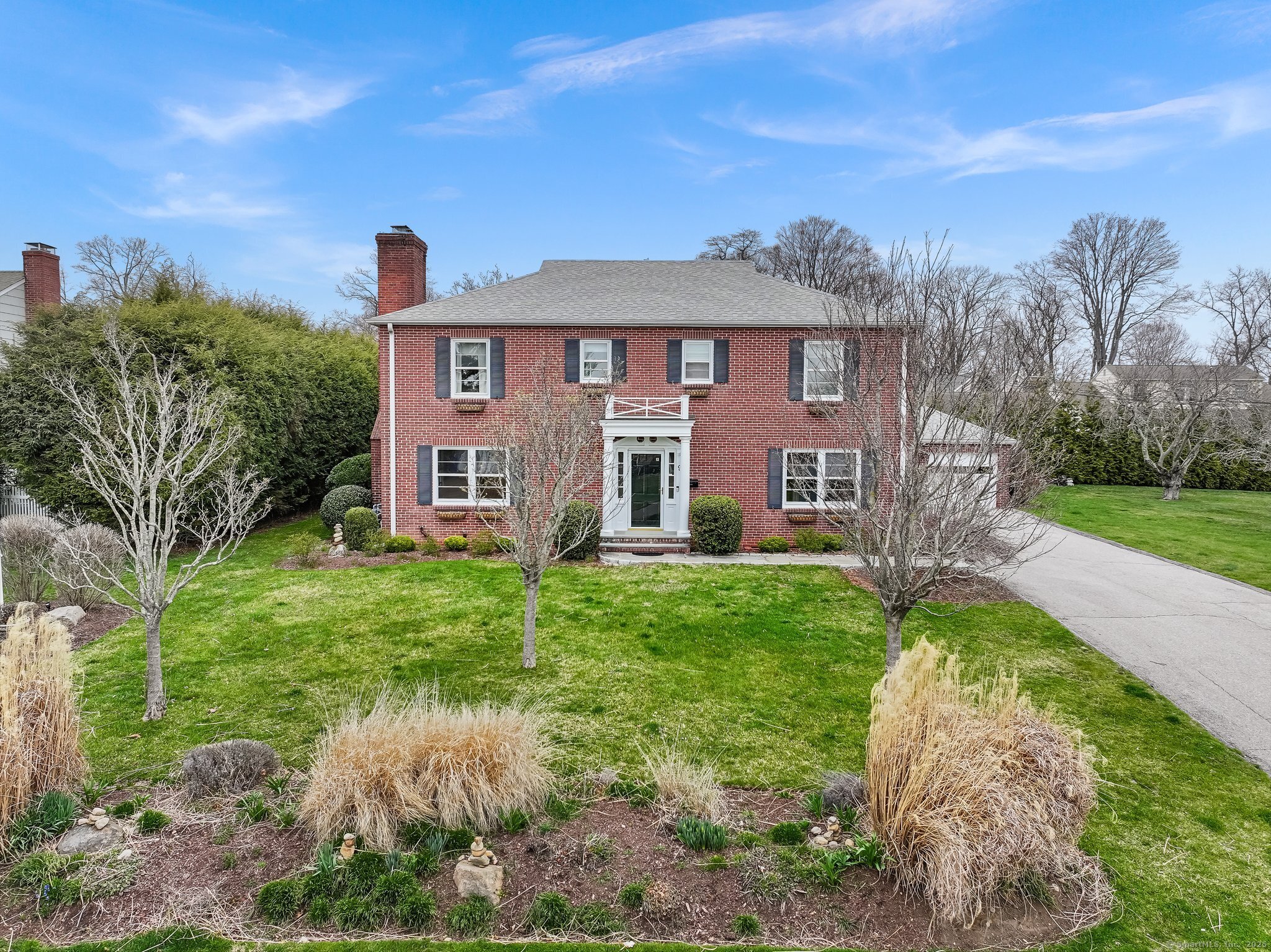 Pine Hill Avenue Extension, Norwalk, Connecticut - 5 Bedrooms  
4 Bathrooms  
11 Rooms - 