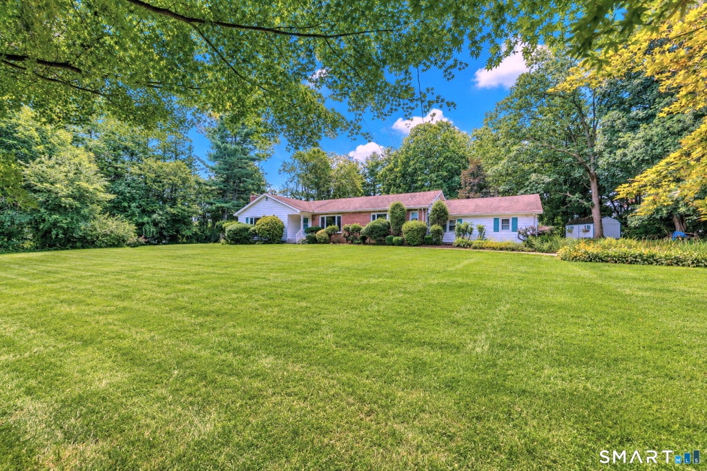 Photo of 10 Vernon Court, Woodbridge, CT 06525 (MLS # 24203193)