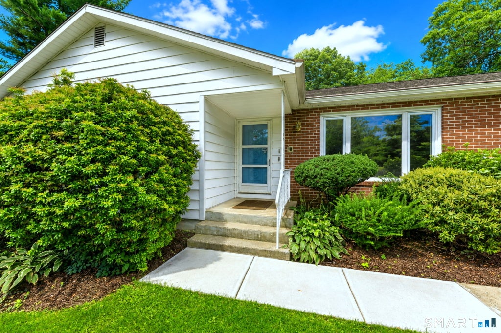 Photo of 10 Vernon Court, Woodbridge, CT 06525 (MLS # 24203193)