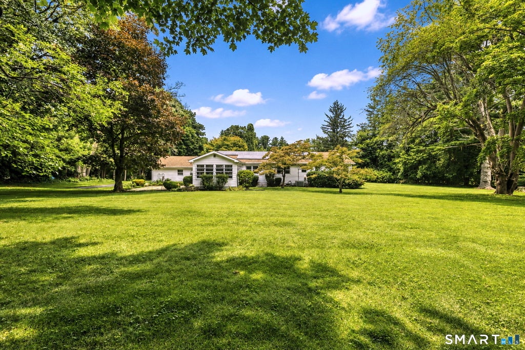 Photo of 10 Vernon Court, Woodbridge, CT 06525 (MLS # 24203193)