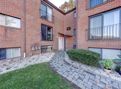 Photo of 500 Darling Street #10-K, Southington, CT 06489 (MLS # 24135872)