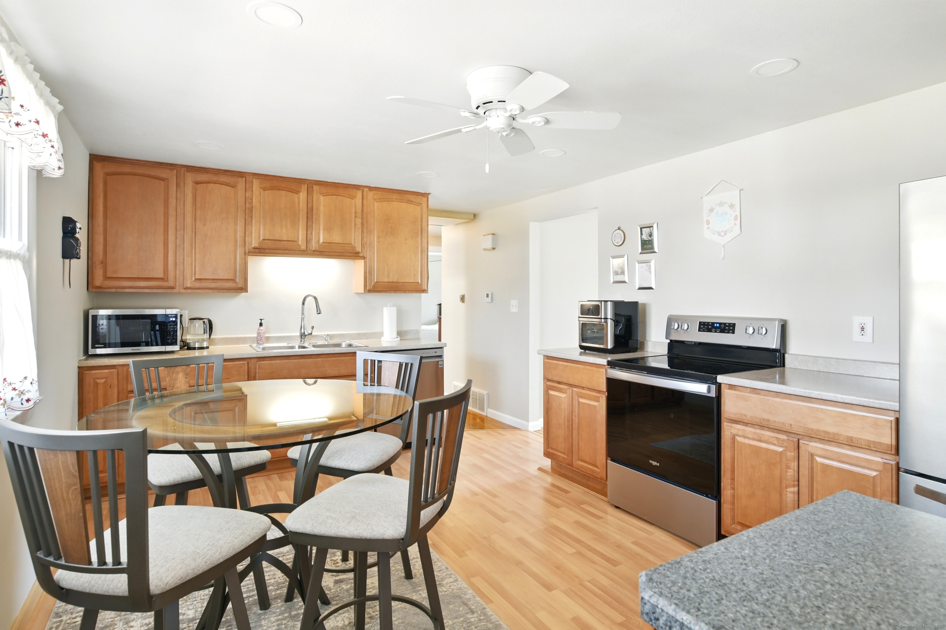 338 S Elm Street, Windsor Locks, Connecticut image 10