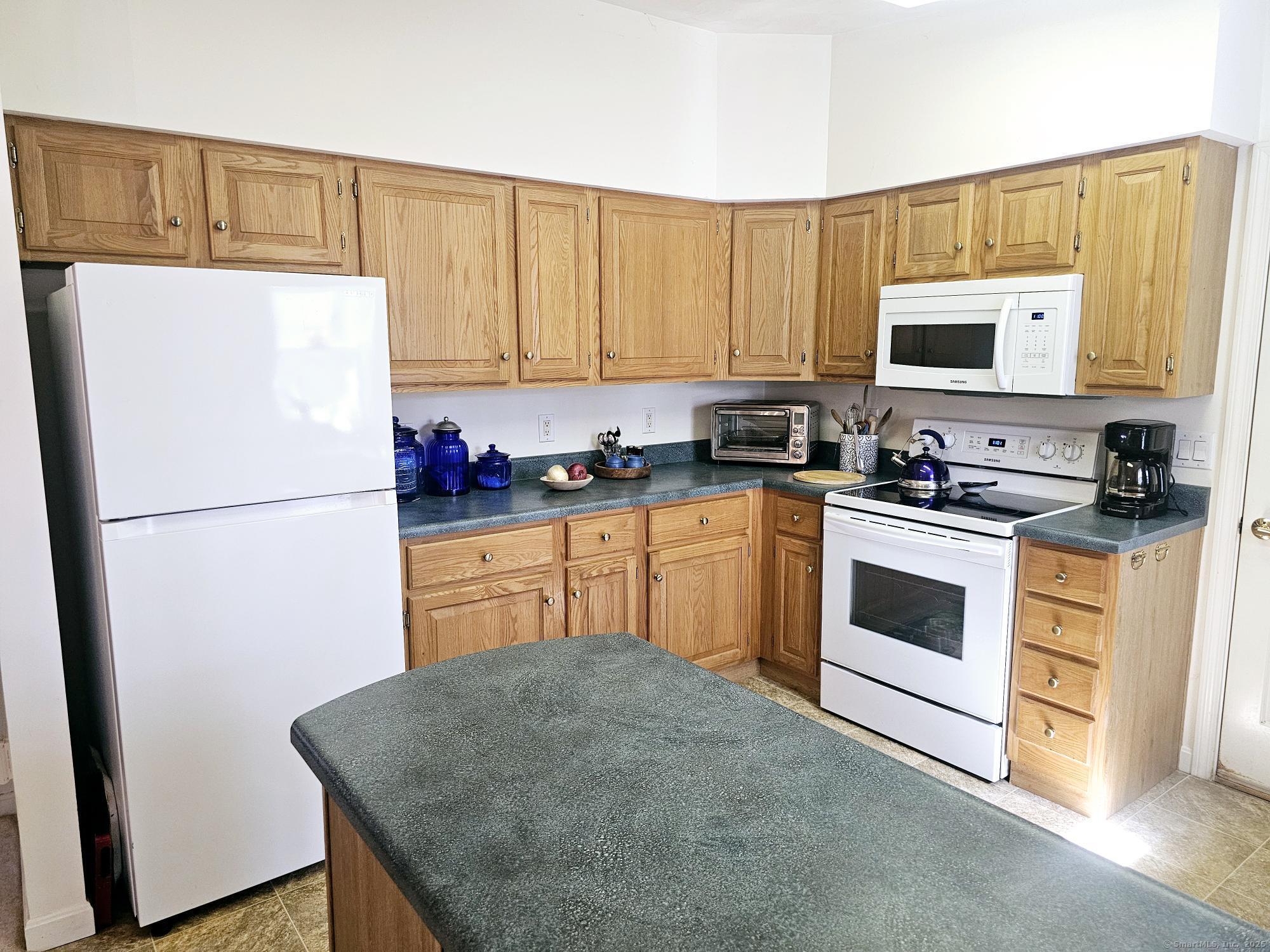 12 Hillcrest Drive, Montville, Connecticut image 9
