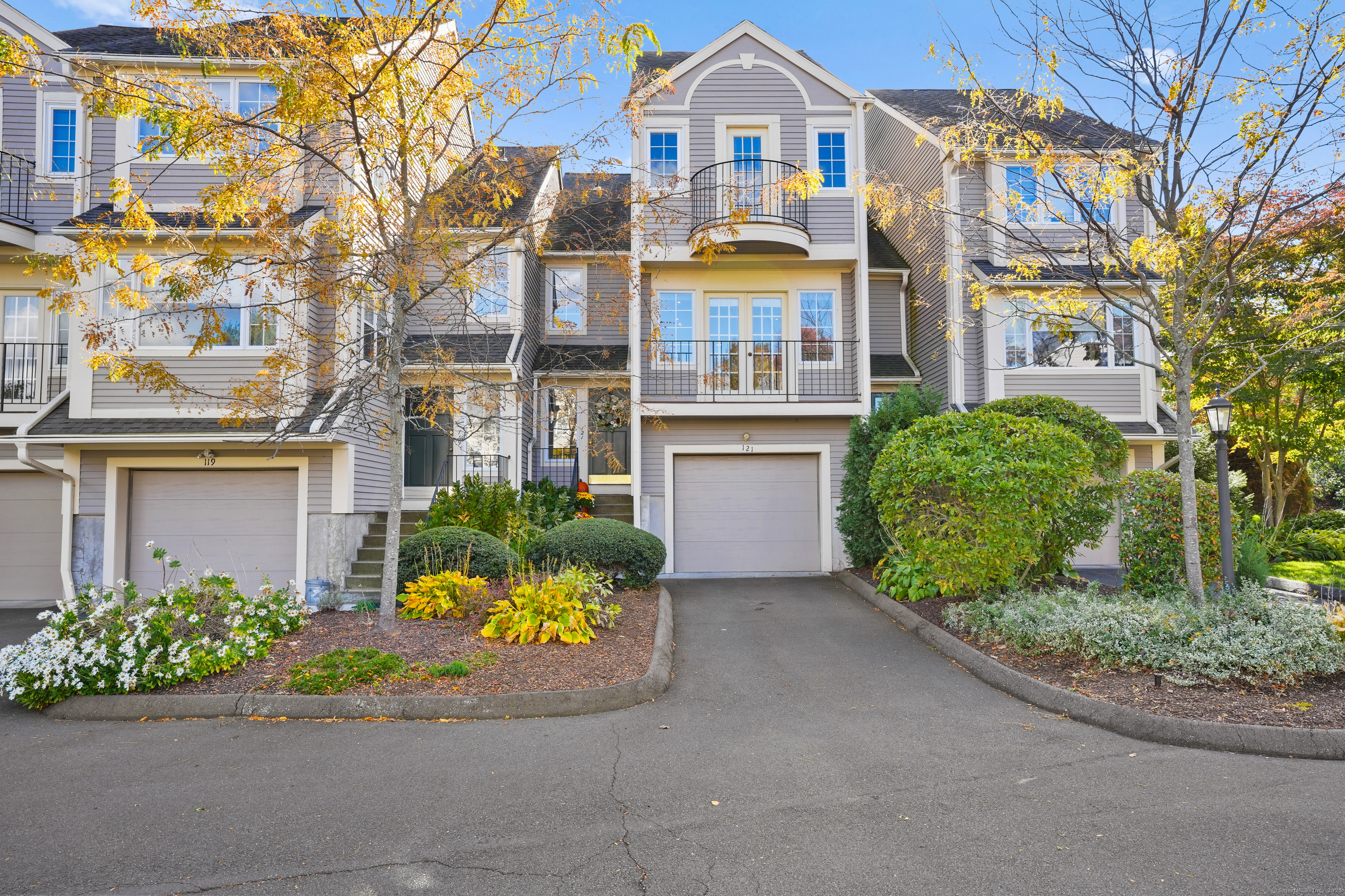 121 Paugusett Circle