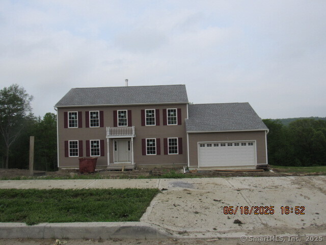 Warm Earth Road, Naugatuck, Connecticut - 4 Bedrooms  
3 Bathrooms  
8 Rooms - 