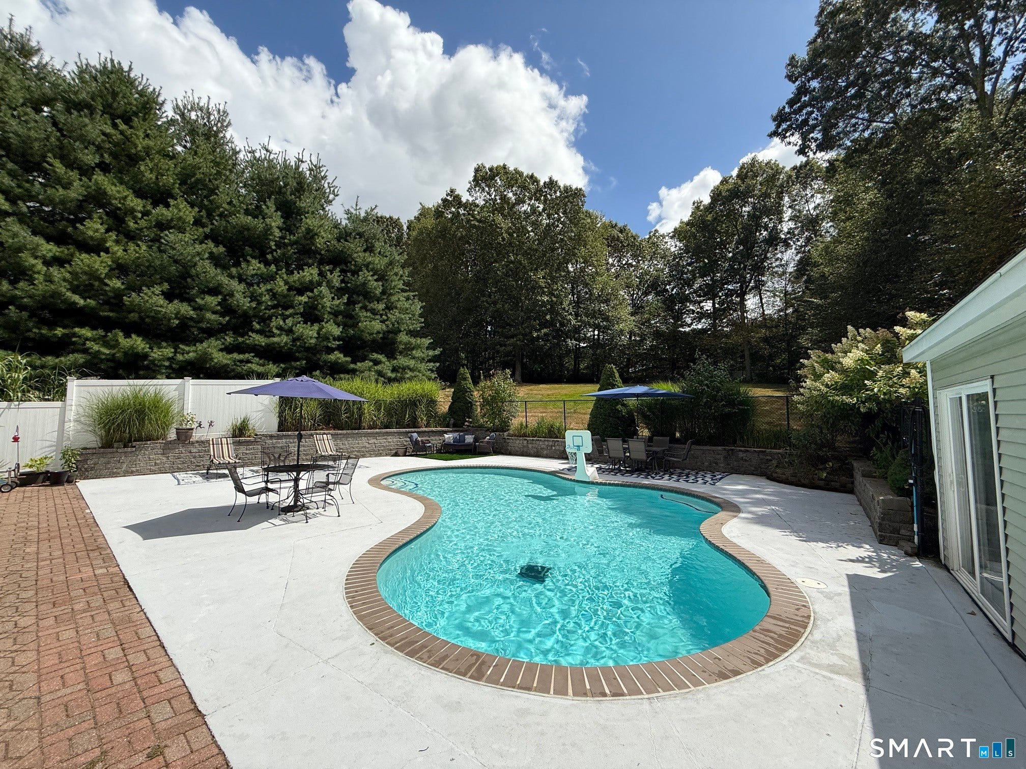 8 White Oak Lane