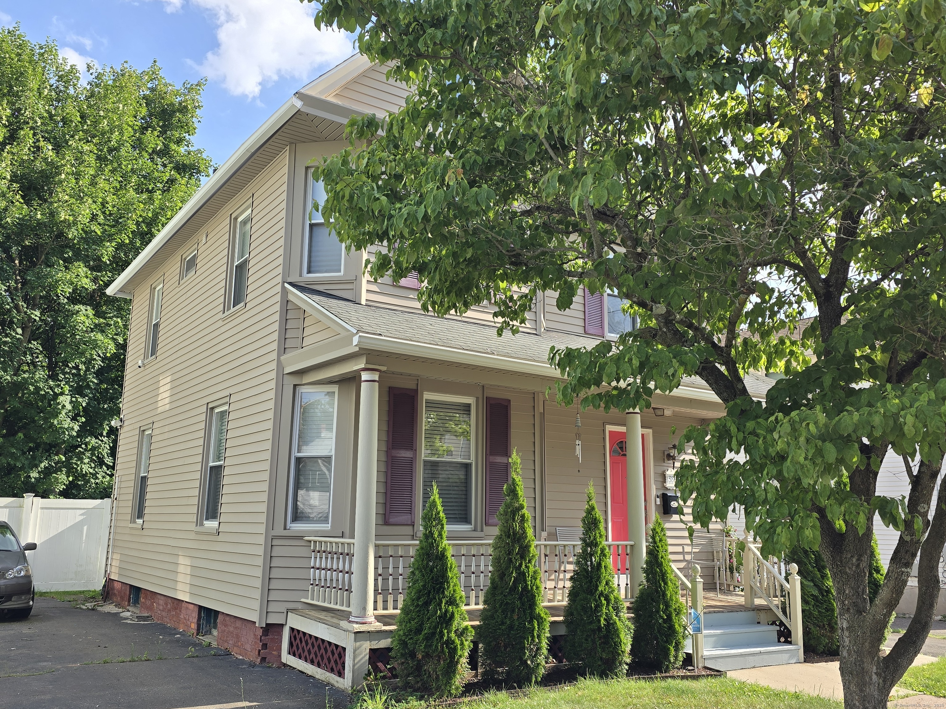 Manchester, Connecticut 06040, United States, 3 Bedrooms Bedrooms, ,2 BathroomsBathrooms,Residential,Active,157841