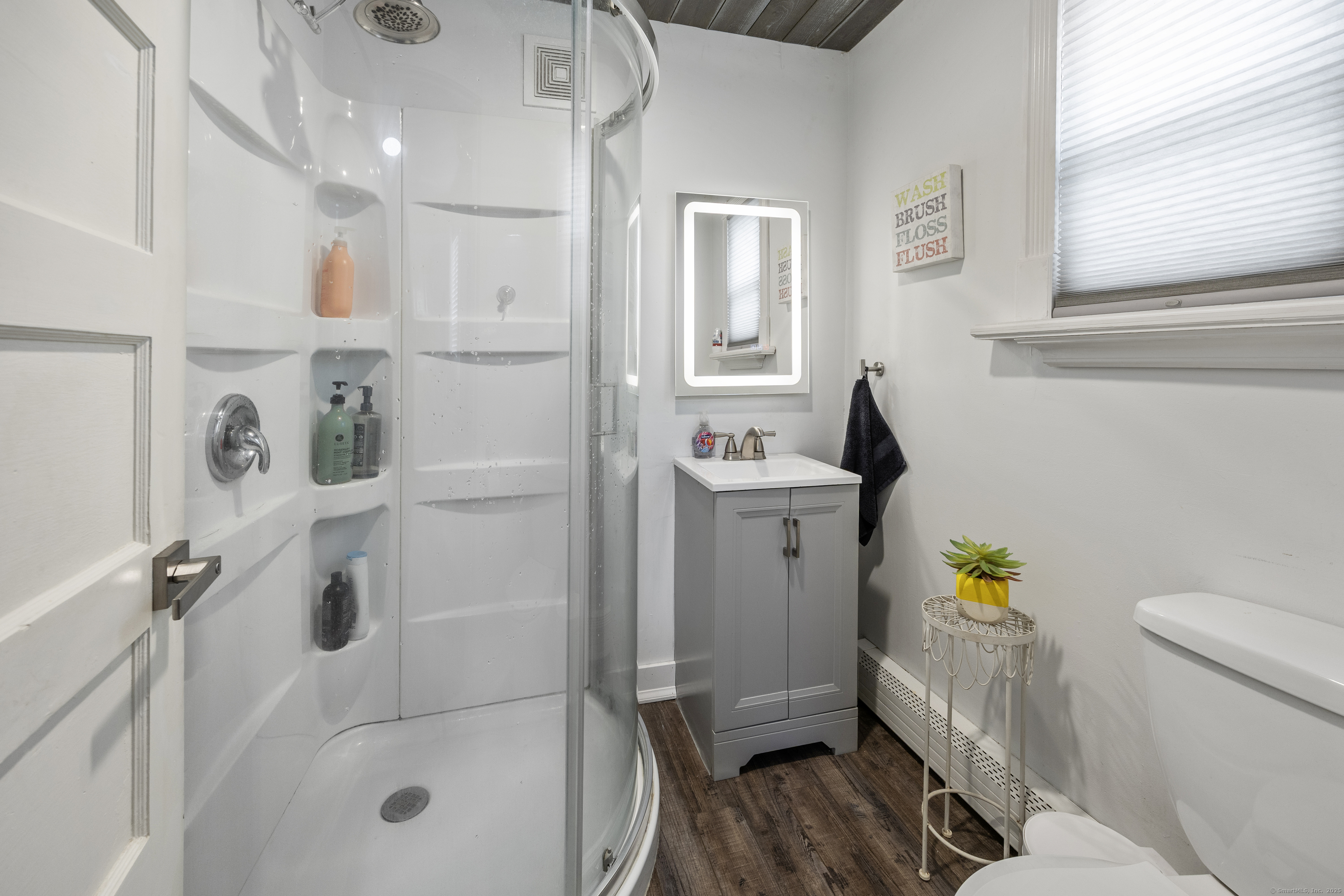 Manchester, Connecticut 06040, United States, 3 Bedrooms Bedrooms, ,2 BathroomsBathrooms,Residential,Active,157841