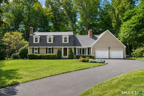 Photo of 35 Briar Hill Road, Avon, CT 06001 (MLS # 24196527)
