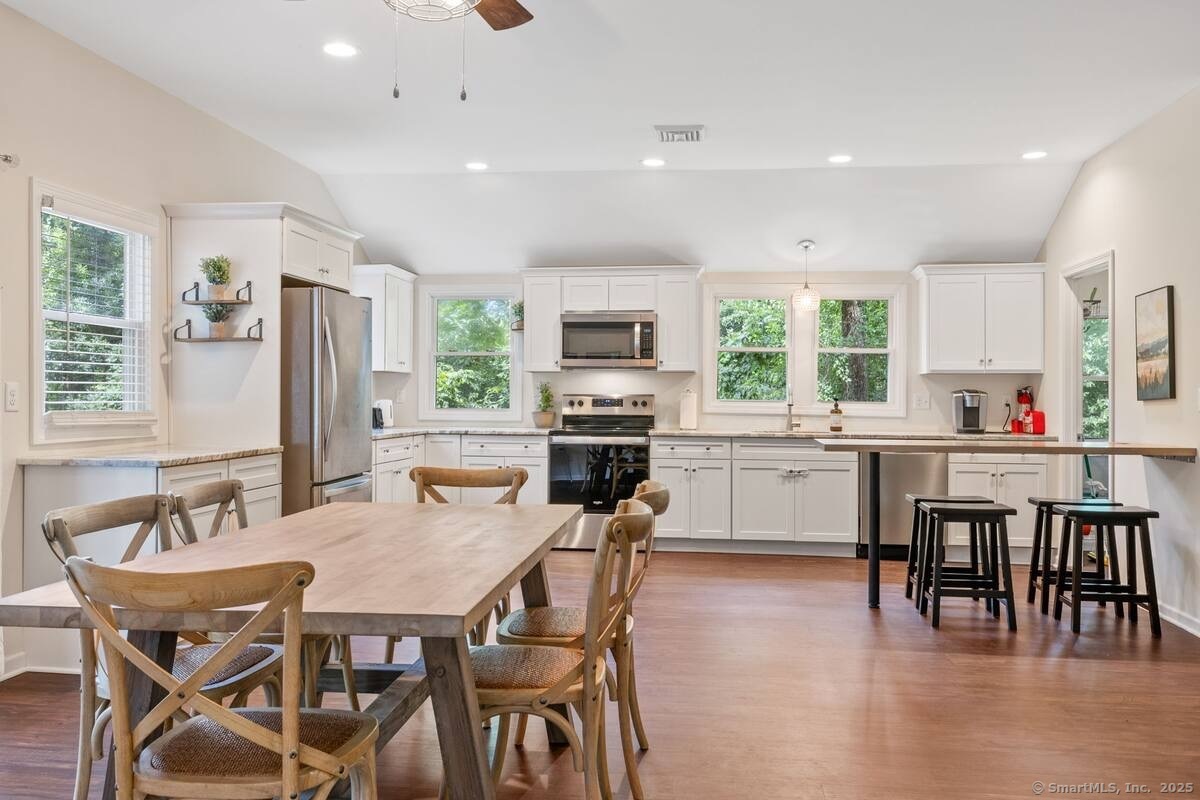 East Haddam, Connecticut 06415, United States, 2 Bedrooms Bedrooms, ,2 BathroomsBathrooms,Residential,Active,97596