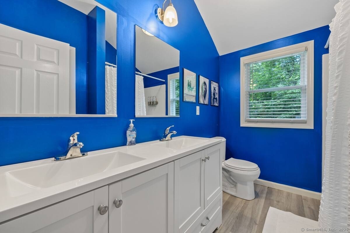 East Haddam, Connecticut 06415, United States, 2 Bedrooms Bedrooms, ,2 BathroomsBathrooms,Residential,Active,97596