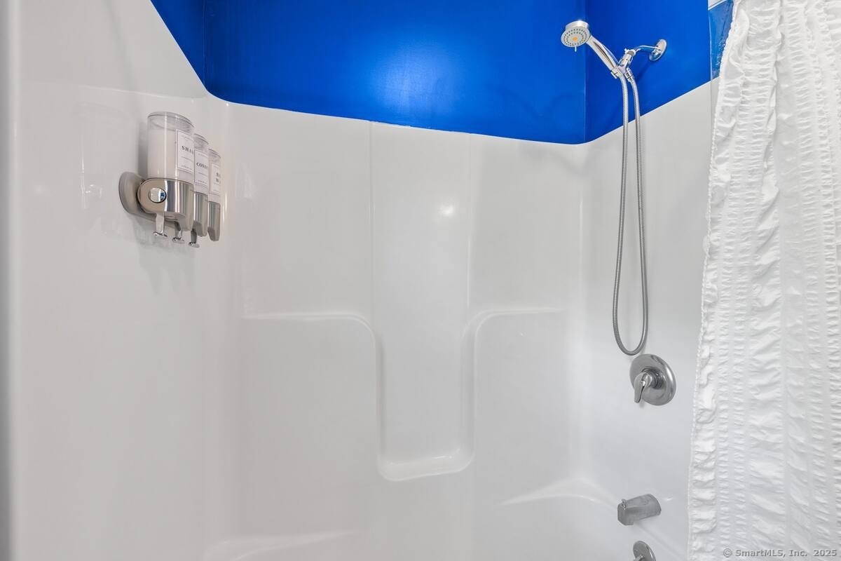 East Haddam, Connecticut 06415, United States, 2 Bedrooms Bedrooms, ,2 BathroomsBathrooms,Residential,Active,97596