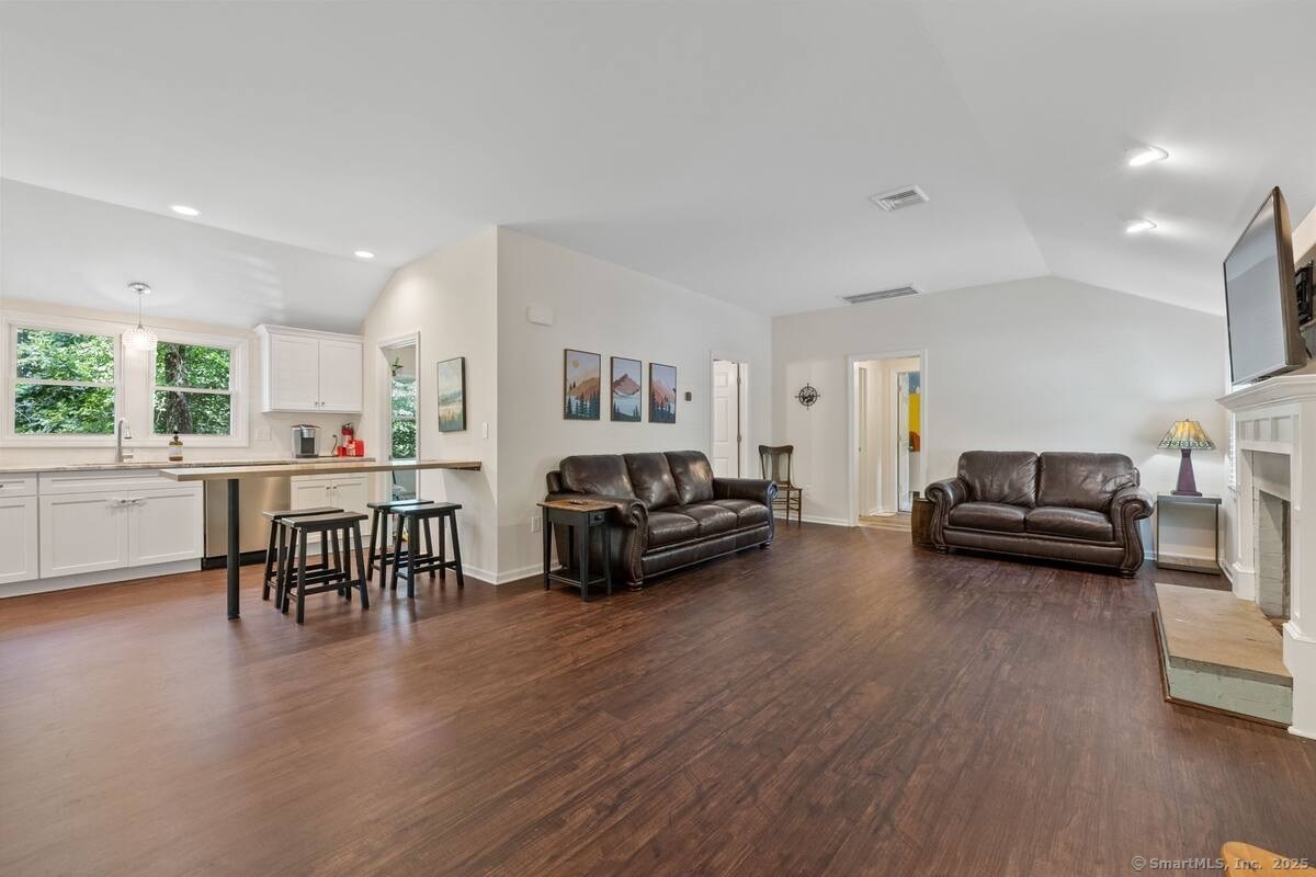 East Haddam, Connecticut 06415, United States, 2 Bedrooms Bedrooms, ,2 BathroomsBathrooms,Residential,Active,97596
