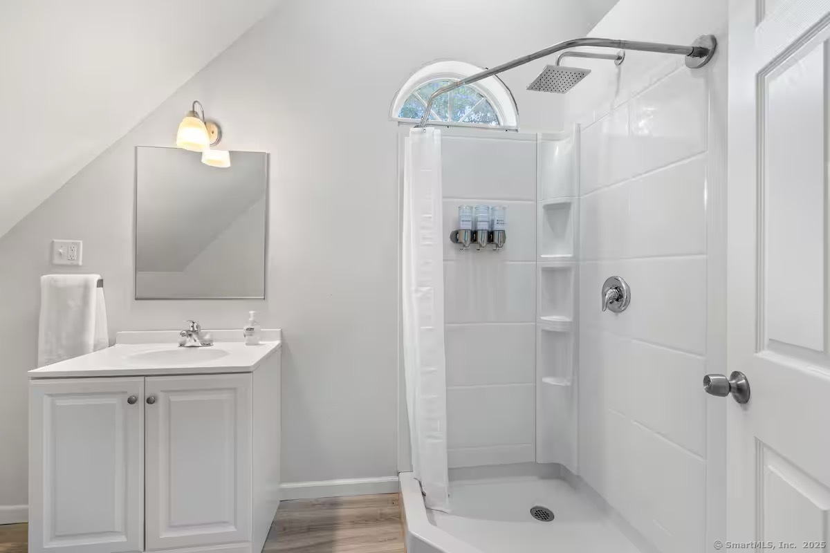 East Haddam, Connecticut 06415, United States, 2 Bedrooms Bedrooms, ,2 BathroomsBathrooms,Residential,Active,97596