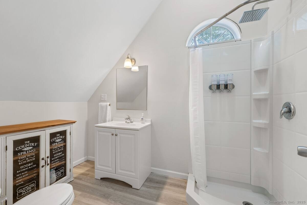 East Haddam, Connecticut 06415, United States, 2 Bedrooms Bedrooms, ,2 BathroomsBathrooms,Residential,Active,97596