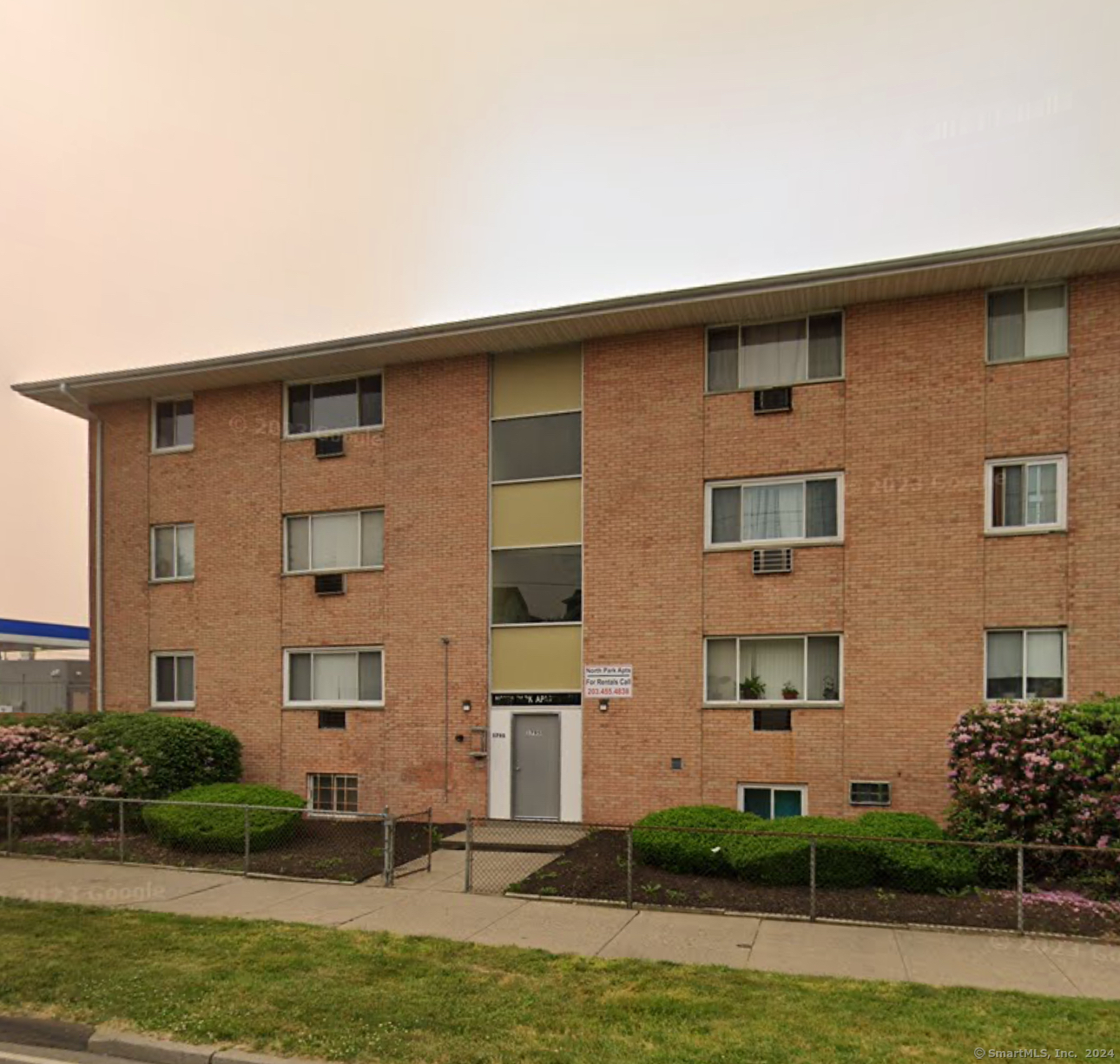 Rental Property at North Avenue 14, Bridgeport, Connecticut - Bedrooms: 1 
Bathrooms: 1 
Rooms: 4  - $1,600 MO.