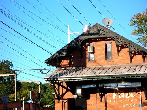 Tiny photo for 494 Pequot Court, Fairfield, CT 06890 (MLS # 24158567)