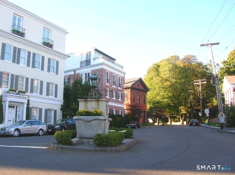 494 Pequot Court
