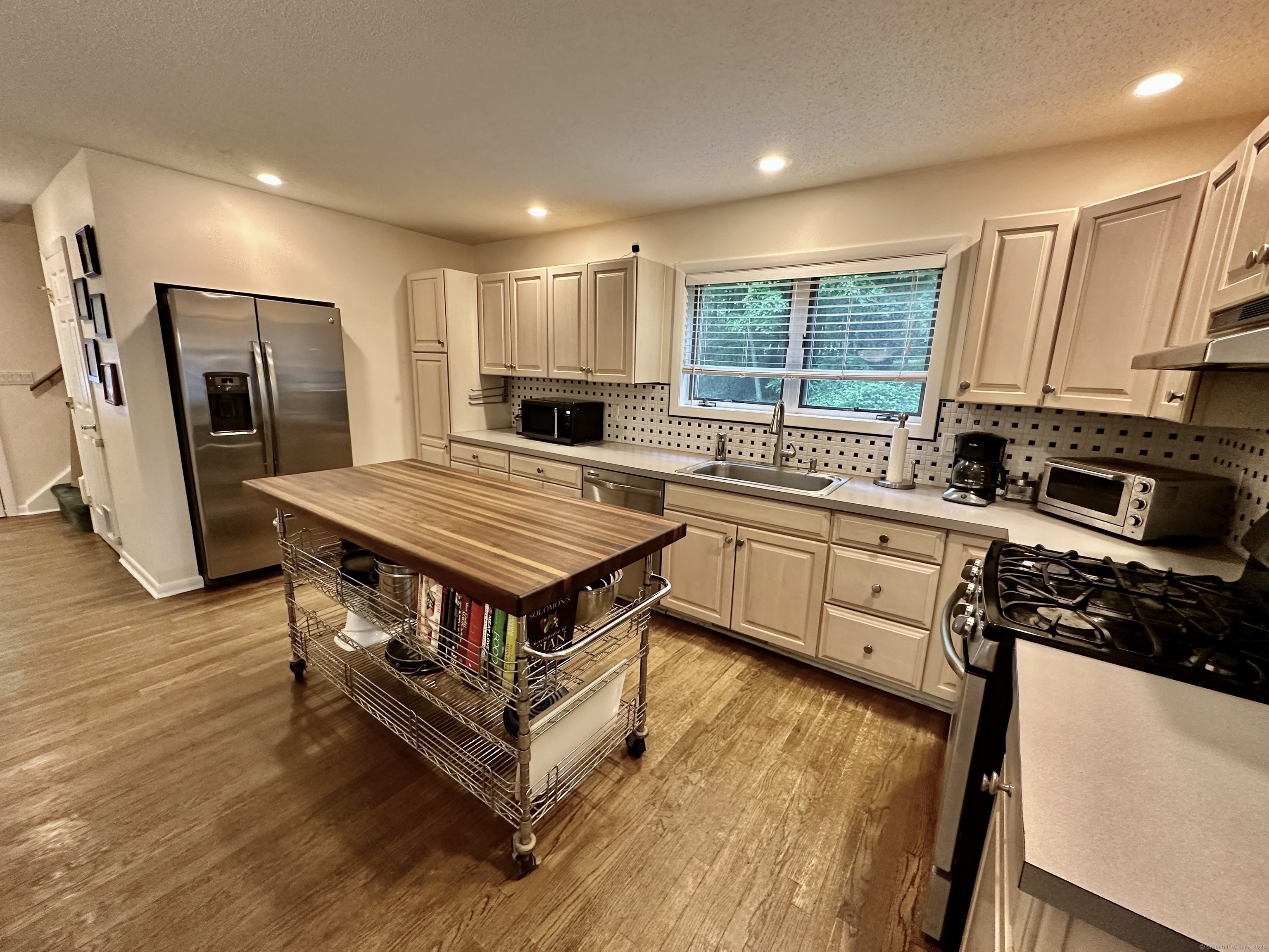 36 Hampshire Drive, Hamden, Connecticut image 8