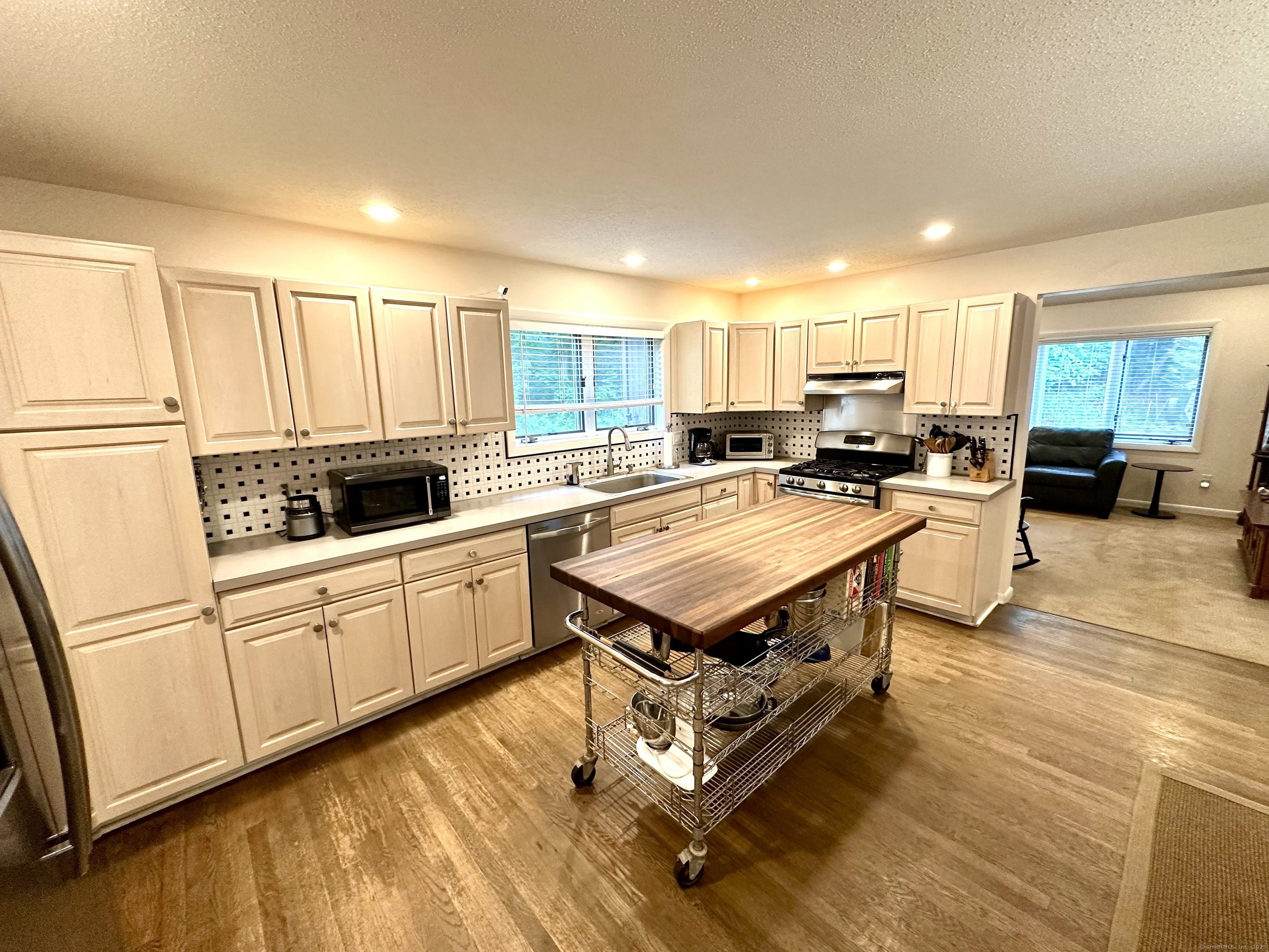 36 Hampshire Drive, Hamden, Connecticut image 7