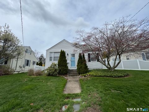 Photo of 42 Parkway S, New London, CT 06320 (MLS # 24170404)