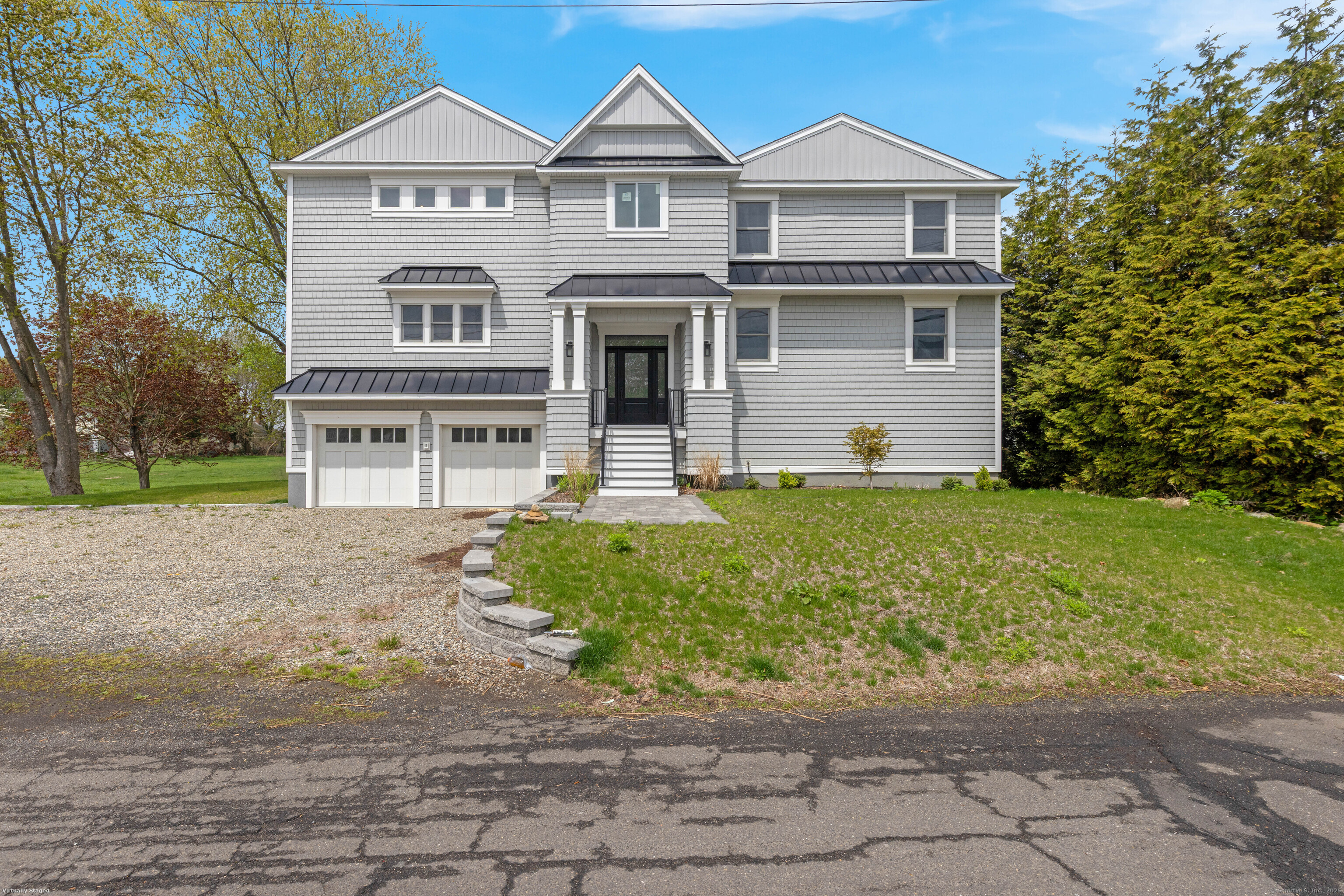 Milford Point Road Road, Milford, Connecticut - 6 Bedrooms  
4 Bathrooms  
6 Rooms - 
