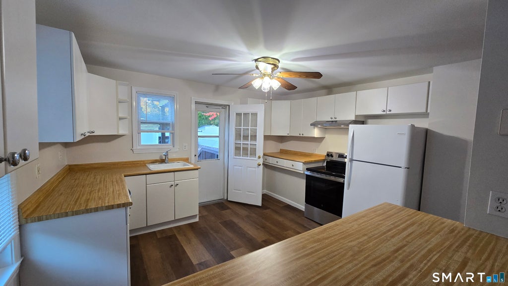 Photo of 31 Mulberry Street, Stamford, CT 06907 (MLS # 24214932)