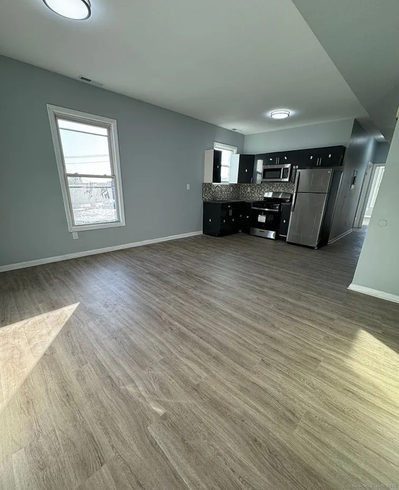 Rental Property at E Main Street 2, Bridgeport, Connecticut - Bedrooms: 3 
Bathrooms: 2 
Rooms: 7  - $2,550 MO.