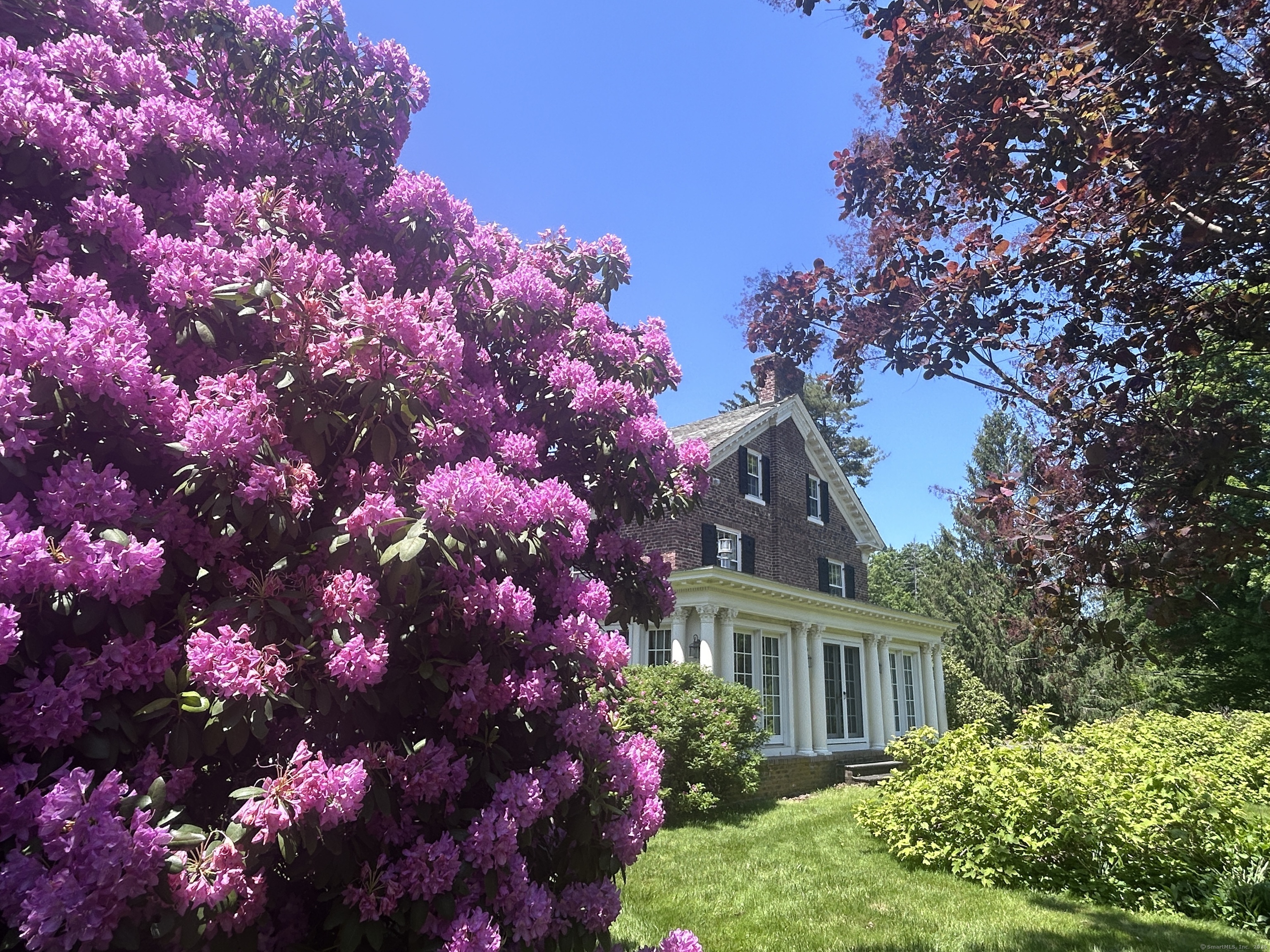 325 Woodbury Road