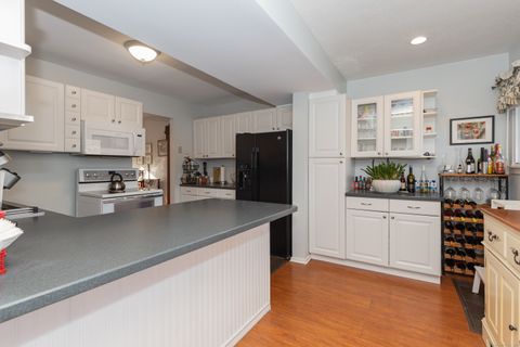 Condo For Sale - 2 South Meadows #2<br/> Woodbury, CT 06798