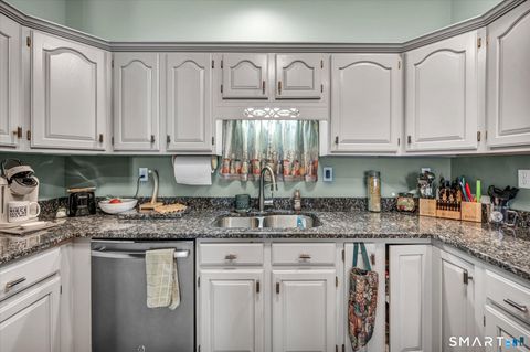 Tiny photo for 24 Honeysuckle Court #24, Berlin, CT 06037 (MLS # 24164614)