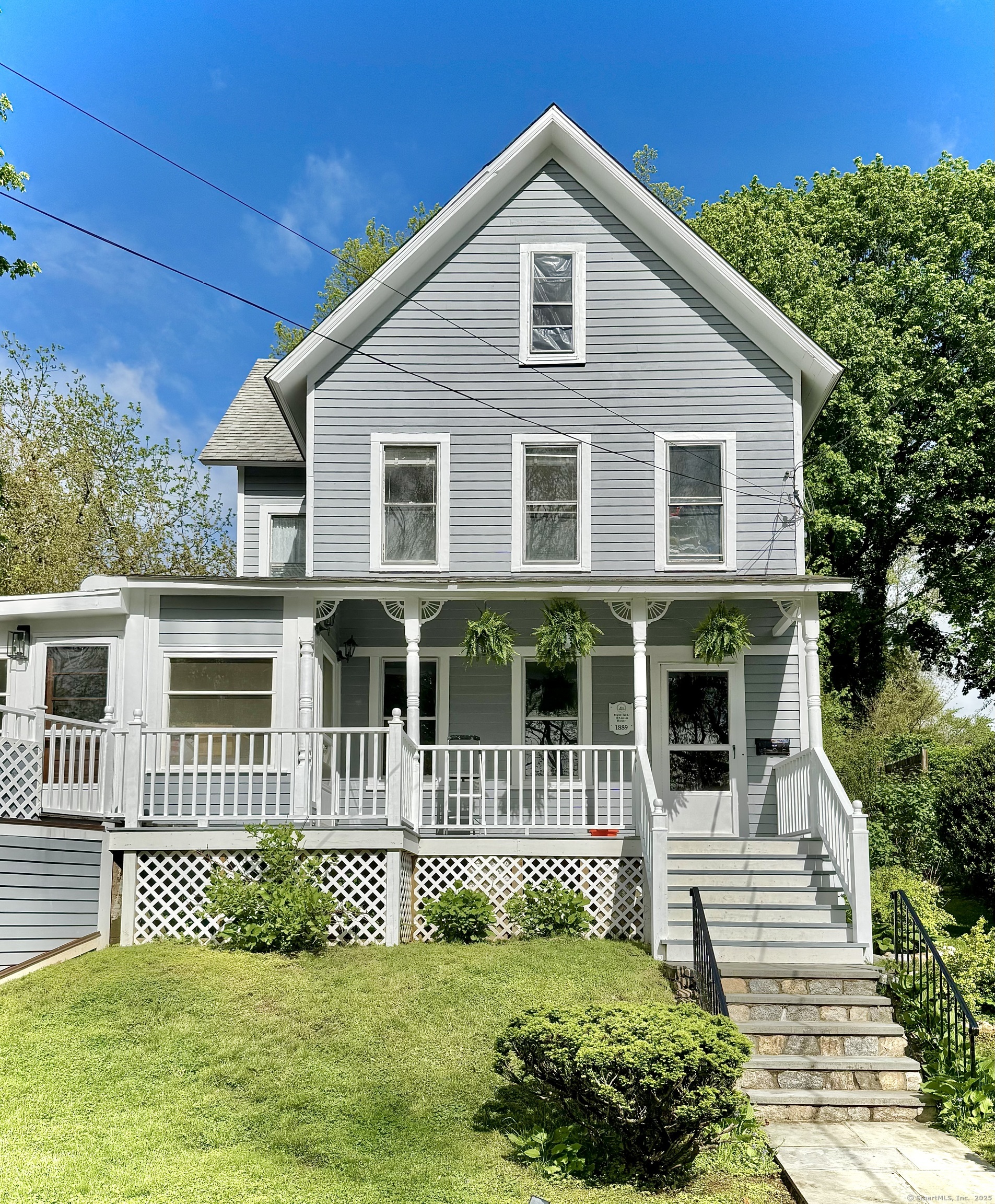 Roton Avenue, Norwalk, Connecticut - 4 Bedrooms  
3 Bathrooms  
11 Rooms - 