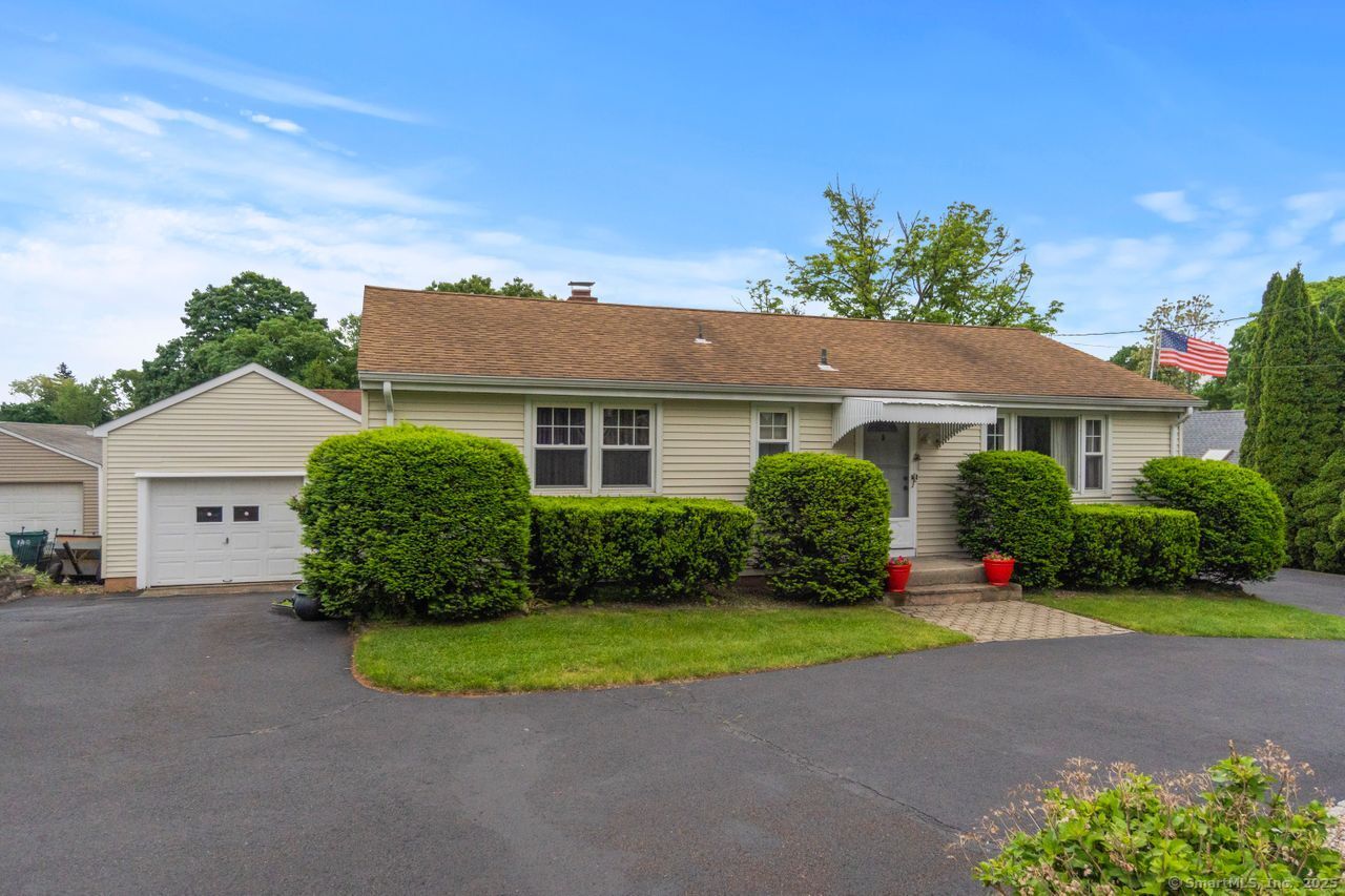 Property for Sale at Evergreen Avenue, Hamden, Connecticut - Bedrooms: 2 
Bathrooms: 1 
Rooms: 6  - $329,900