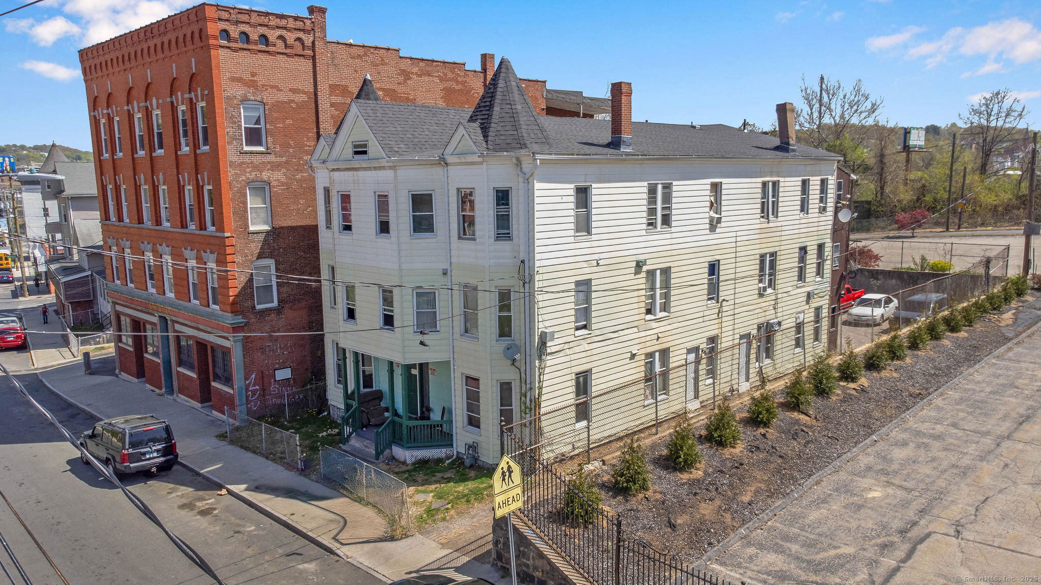 995 Bank Street