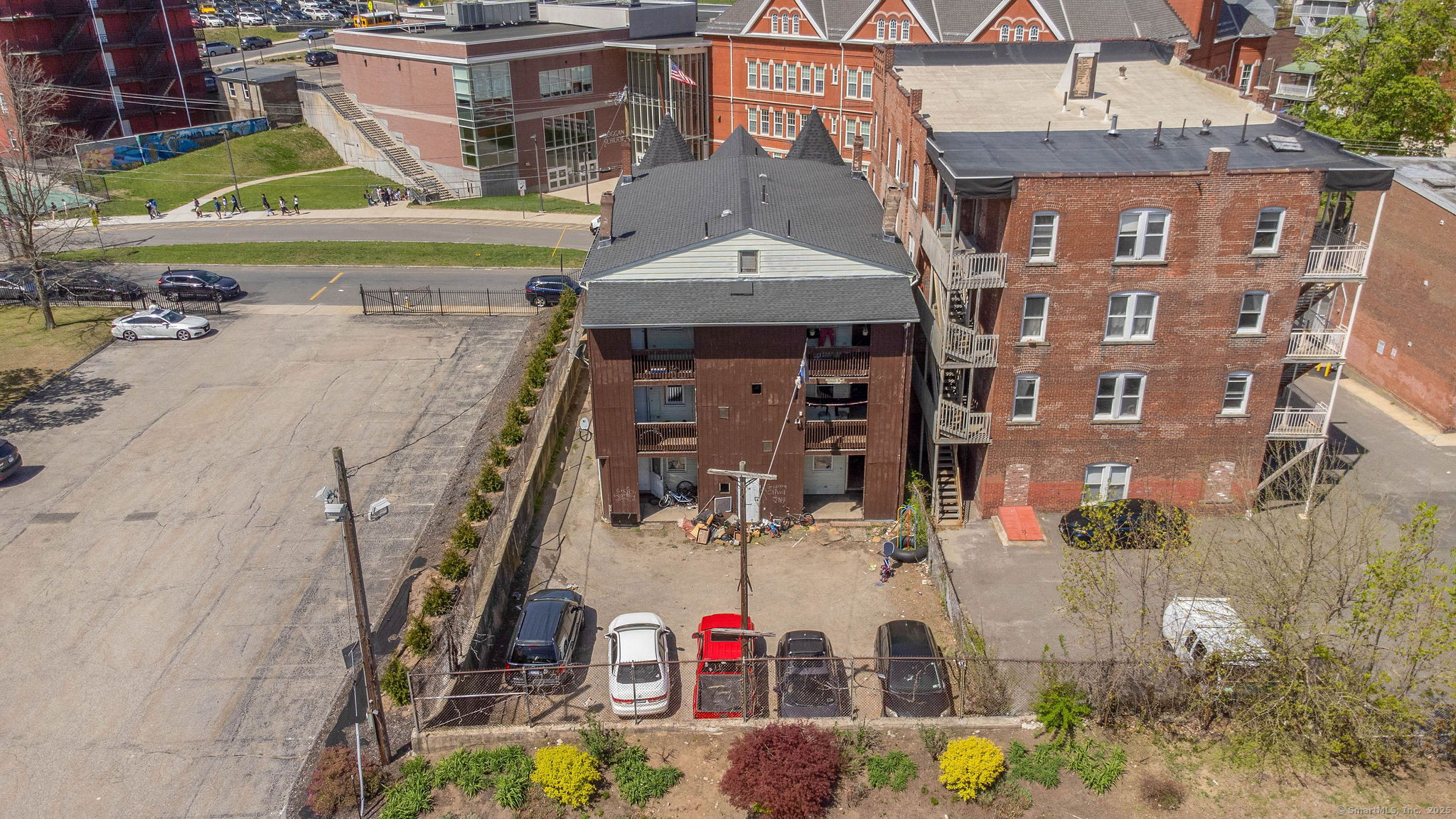 995 Bank Street