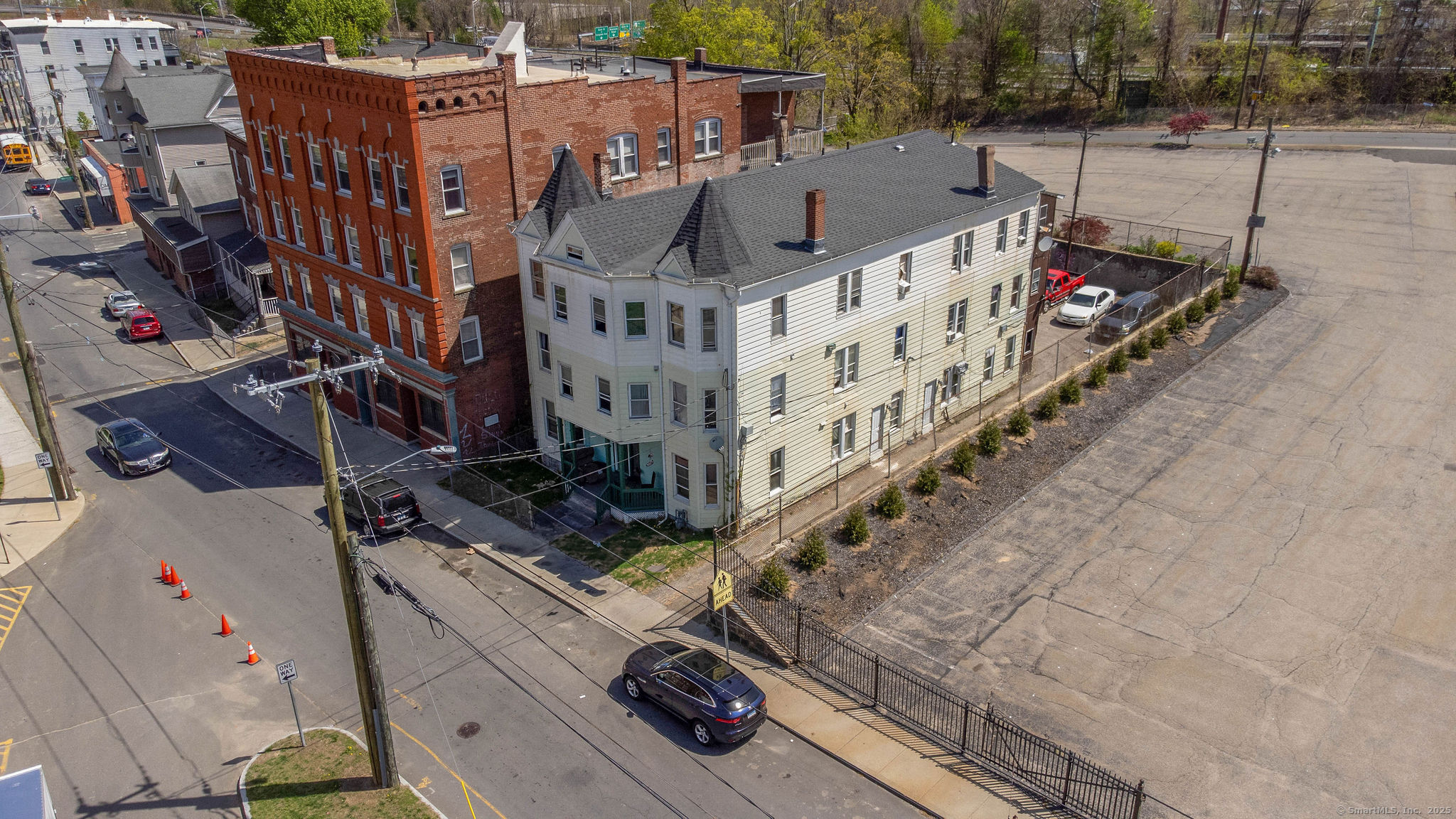 995 Bank Street