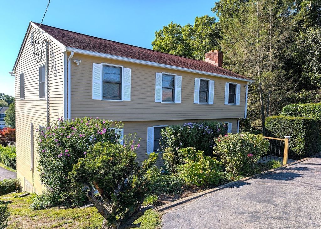 Photo of 42 Fairway Green, Fairfield, CT 06825 (MLS # 24123851)