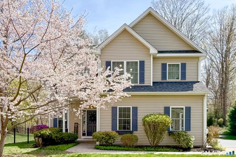 Photo of 870 Jarvis Street, Cheshire, CT 06410 (MLS # 24171626)