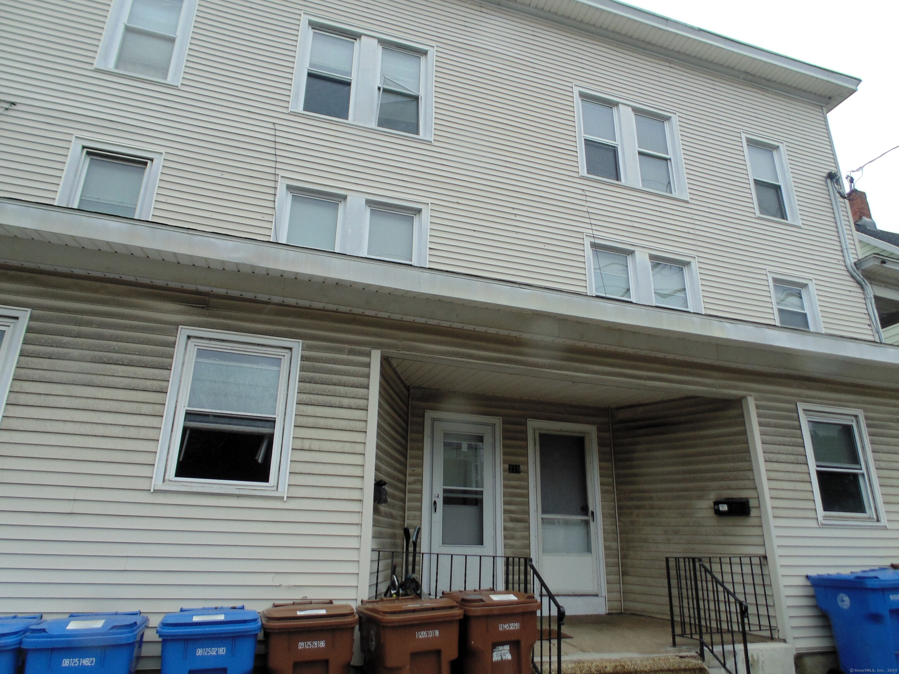 Rental Property at 219 Howe Avenue 1R, Shelton, Connecticut - Bedrooms: 1 
Bathrooms: 1 
Rooms: 3  - $1,350 MO.
