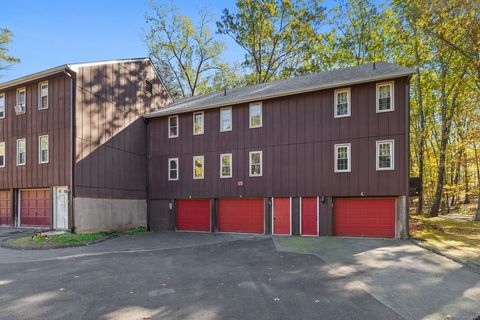 Photo of 239 Old Farms Road #APT 15A, Avon, CT 06001 (MLS # 24125331)