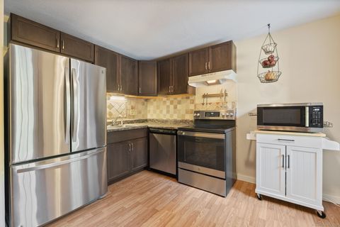 Tiny photo for 239 Old Farms Road #APT 15A, Avon, CT 06001 (MLS # 24125331)
