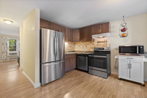 Tiny photo for 239 Old Farms Road #APT 15A, Avon, CT 06001 (MLS # 24125331)