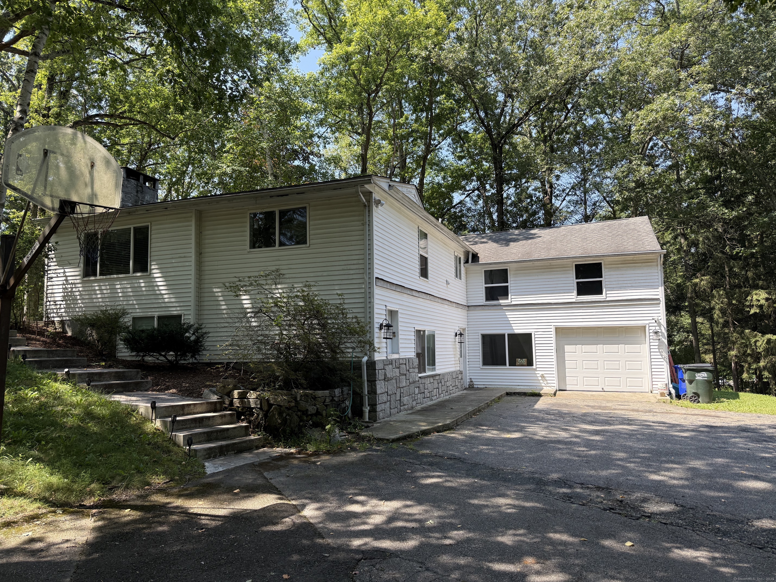28 Maple Drive